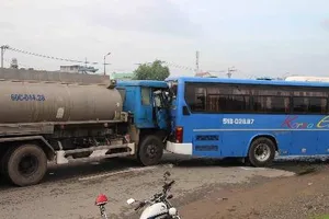 Tai nạn liên hoàn, xa lộ Hà Nội tắc nghẽn nghiêm trọng