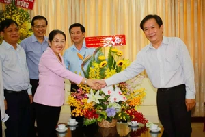 Phó Bí thư Thành ủy và Công an TP.HCM đến thăm báo Pháp Luật TP.HCM