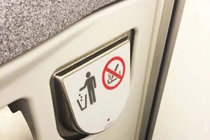 Hút thuốc khi máy bay hạ cánh, hành khách bị phạt 4 triệu đồng