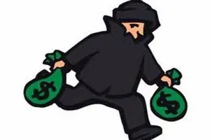 Tài xế taxi ngủ quên bị trộm cạy cửa cuỗm gần 50 triệu đồng