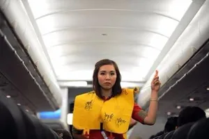 Hành khách tháo áo phao trên máy bay bị phạt 2 triệu đồng