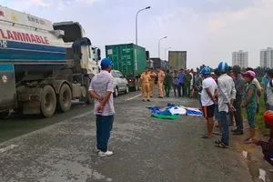 Xe đầu kéo va chạm xe máy, một thanh niên tử vong