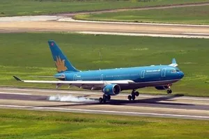 Đường cất-hạ cánh tại hai sân bay lớn nhất nước lún nứt cục bộ