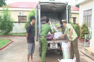 Bắt giữ đối tượng vận chuyển 5.000 gói thuốc lá lậu