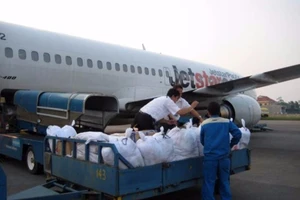 35 tấn hàng cứu trợ miền Trung được vận chuyển miễn phí
