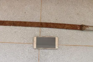 Bắt hai 9X cướp điện thoại xong quay lại đòi mật khẩu