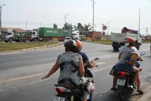 Cấm phương tiện lưu thông qua nút giao thông Mỹ Thủy