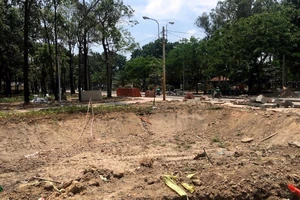 Đi công viên Gia Định, coi chừng... lọt hố!