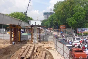 Đình chỉ thi công cầu vượt Nguyễn Thái Sơn-Nguyễn Kiệm