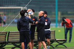 Ông Park lo mất quân ở AFF Cup