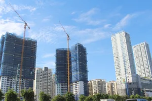 Giá nhà đất, căn hộ vẫn nhích bất chấp ít người mua