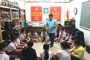 Thầy tổng phụ trách đội hết mình cho phong trào