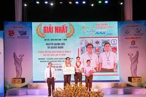 2 sinh viên sáng chế hệ thống dự báo dịch COVID-19