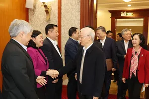 Bộ Chính trị đồng ý việc mua vaccine phòng COVID-19 cho dân