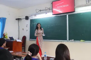 Học sinh trải nghiệm làm... giáo viên