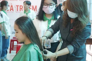 TP.HCM: Hơn 200 sinh viên hiến tóc tặng bệnh nhân ung thư