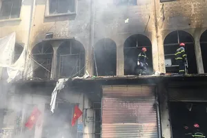 Tạm giữ nhiều người trong vụ cháy ở quận 1