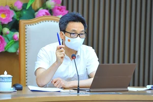 Dùng robot truy vết, siết kiểm soát dịch ở khu công nghiệp