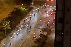 TP.HCM tái diễn tụ tập đua xe trong mùa dịch