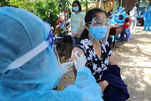 Tiêm vaccine cho dân: TP.HCM cần thêm 'đòn ​bẩy'