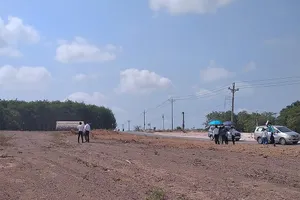 Đất nền bất động, người mua chờ giảm giá