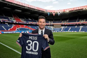 Thế giới bóng đá sốc với doanh thu từ Messi
