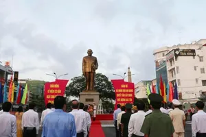 Dâng hương tưởng niệm 133 năm ngày sinh Chủ tịch Tôn Đức Thắng