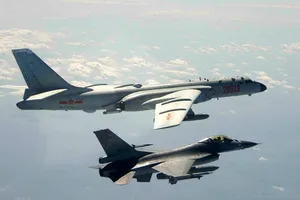 Lý do Trung Quốc cử gần 100 máy bay áp sát Đài Loan