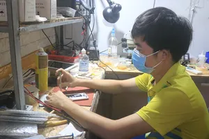 “Dịch dã khó khăn, tôi nhận tiền người thuê sao đành!”​