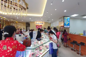 Giá vàng trong nước tăng đột biến, sắp vượt kỷ lục lịch sử