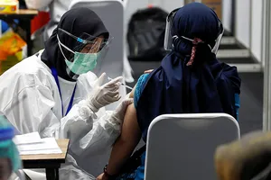 Ngày càng nhiều nước cho tư nhân mua, bán vaccine COVID-19