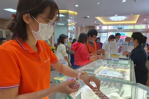 Bất thường giá vàng tại Việt Nam