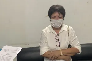 Hàng loạt giám đốc bị khởi tố vì lừa bán găng tay y tế