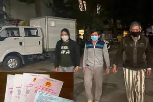 Bắt nhóm tráo sổ hồng, qua mặt công chứng viên