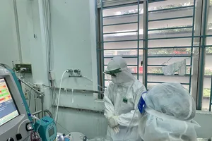 Phụ huynh bất ngờ vì con mắc COVID chồng bệnh lý khác 