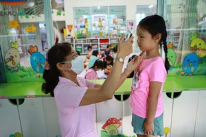 Nhiều trường học ​lúng túng trong xác​ định, cách ly F1