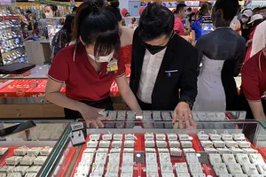 Trả lại giá thị trường cho vàng SJC