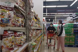 Dân gồng mình trước mặt bằng giá mới