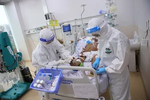 Nguy hiểm từ việc tự dùng đơn thuốc chữa COVID-19