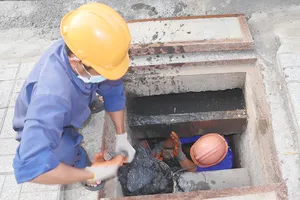 Họ trần mình dưới cống để đời thêm xanh