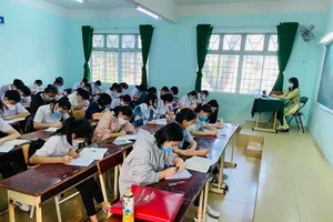 Đề xuất F1 được đi học: Phụ huynh, nhà trường ủng hộ