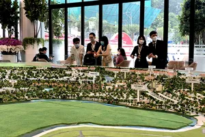 Đừng chơi tất tay với cổ phiếu bất động sản