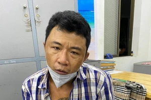 Bắt 2 người chuyên tráo biển số để trộm xe sang ở quận 12