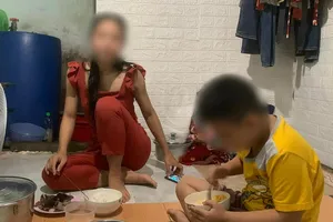 Xăng tăng, bão giá ngấm vào bữa ăn 