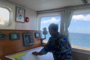 Hải quân, tàu nước ngoài tìm kiếm các thuyền viên mất tích ở Bình Thuận 