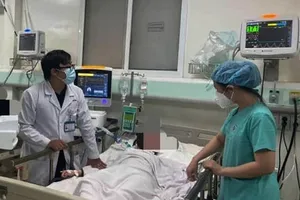 Bất thường bình rượu làm 8 sinh viên ngộ độc 