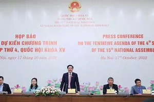 Họp báo Quốc hội: Nóng việc điều hành giá xăng, tăng lương cơ sở... 