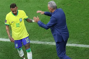 HLV Tite hồi hộp chờ Neymar 