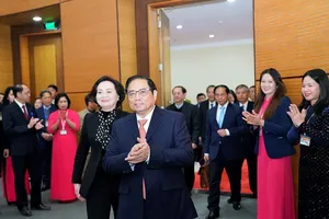 “Khẩn trương đề xuất cơ chế bảo vệ cán bộ dám nghĩ, dám làm” 