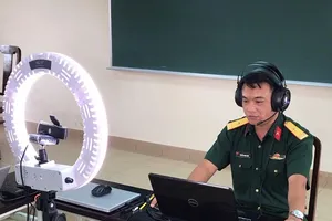 Sinh viên học quân sự trực tuyến 50% nội dung